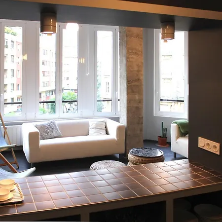 Playa Zurriola-no Parties At Home-no Fiestas En Casa-300 Meters To The Beach-90 M2 San Sebastián