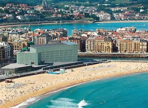 Apartament Playa Zurriola-no Parties At Home-no Fiestas En Casa-300 Meters To The Beach-90 M2 *