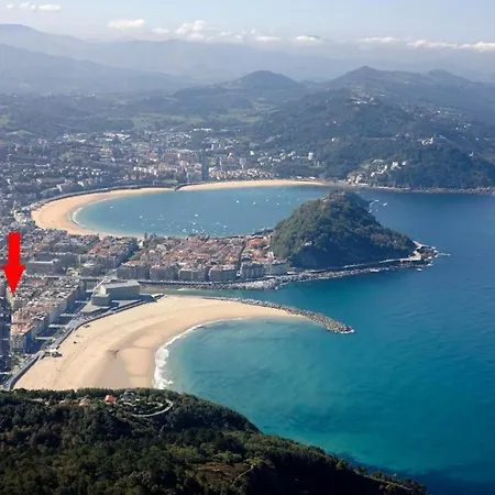 Playa Zurriola-no Parties At Home-no Fiestas En Casa-300 Meters To The Beach-90 M2 *