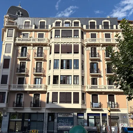 Playa Zurriola-no Parties At Home-no Fiestas En Casa-300 Meters To The Beach-90 M2