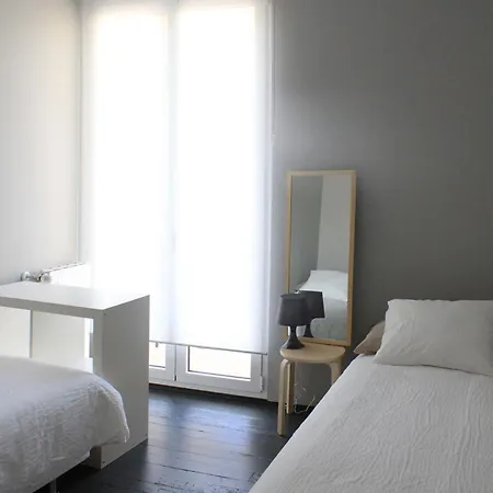 Playa Zurriola-no Parties At Home-no Fiestas En Casa-300 Meters To The Beach-90 M2 Appartement *