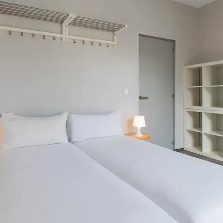 Apartment Playa Zurriola-no Parties At Home-no Fiestas En Casa-300 Meters To The Beach-90 M2