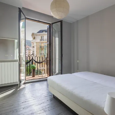Playa Zurriola-no Parties At Home-no Fiestas En Casa-300 Meters To The Beach-90 M2 Apartment San Sebastian
