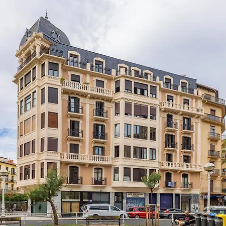 Playa Zurriola-no Parties At Home-no Fiestas En Casa-300 Meters To The Beach-90 M2 Apartment San Sebastian